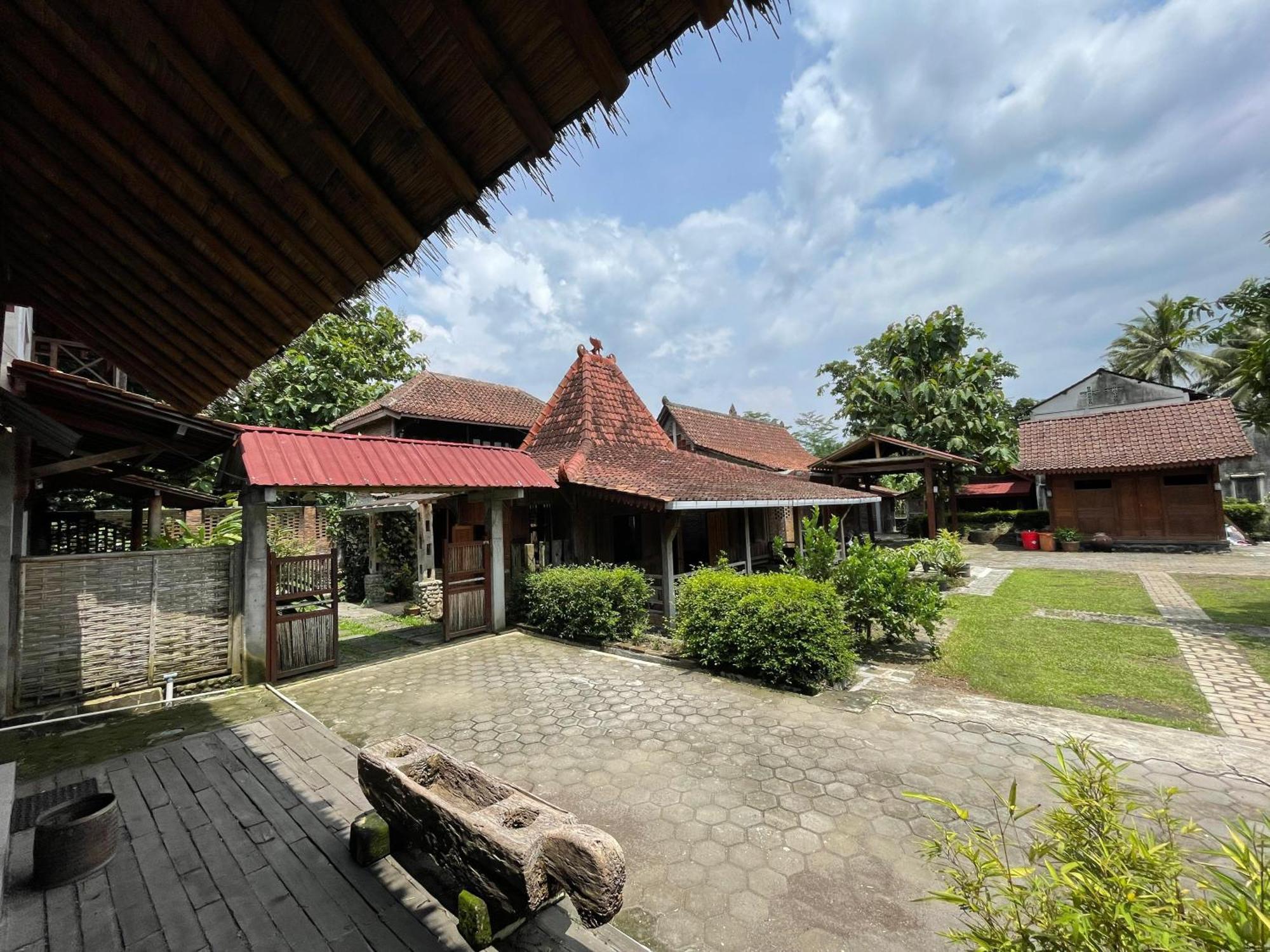 Saka Homestay Boutique & Cafe マゲラン エクステリア 写真