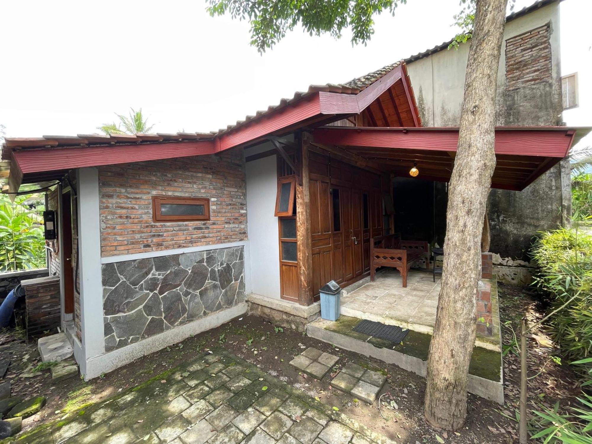 Saka Homestay Boutique & Cafe マゲラン エクステリア 写真